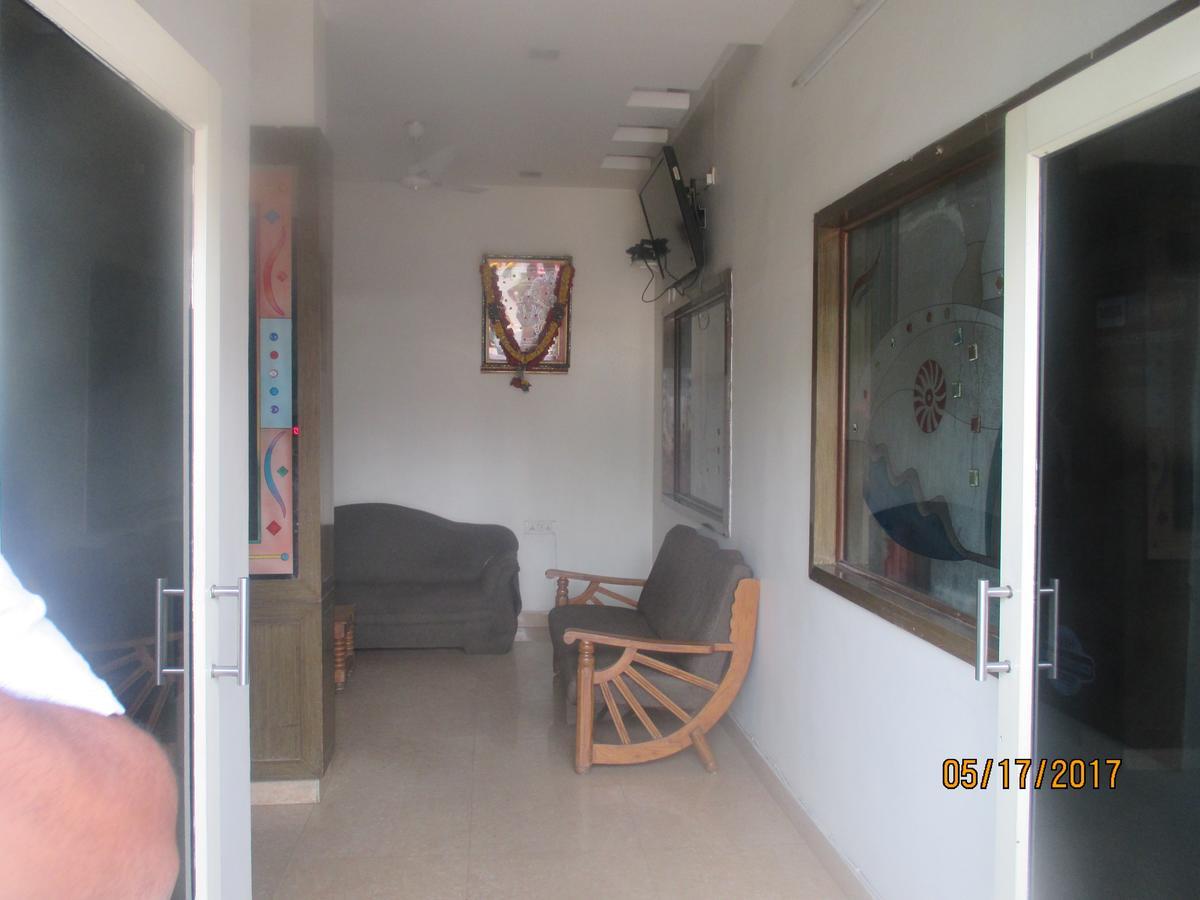 Sri Sai Ganesh Lodge Hajdarabad Zewnętrze zdjęcie